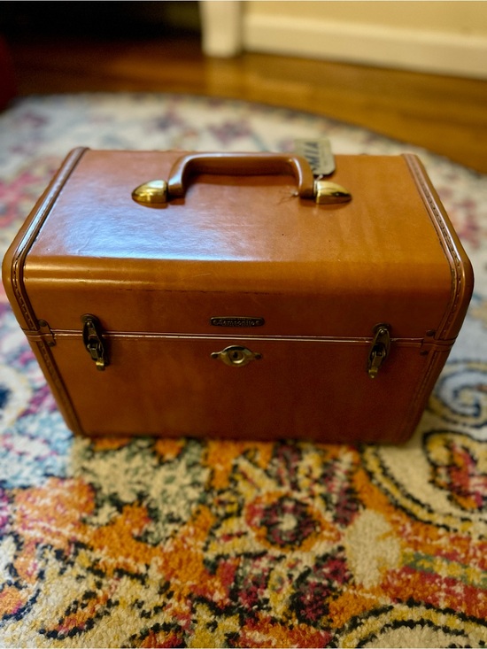 Samsonite Handbags - Samsonite Vintage 1940s Tan Hard-Shell Vanity Case with Brass Accent